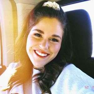 Meet your Posher, Laina